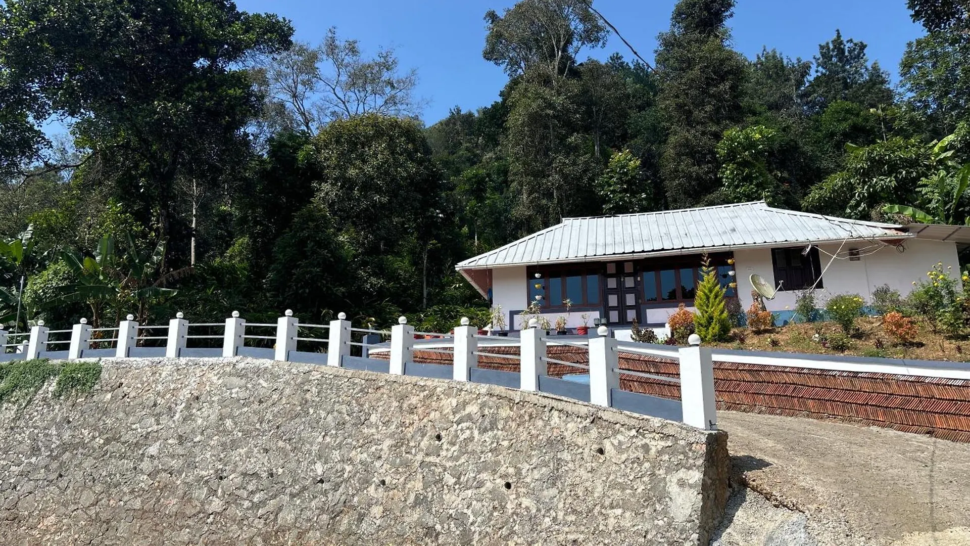 فيلا Lotus Castle - Entire House - Peaceful Retreat Amidst Cardamom Hills Anachal 0*,  الهند